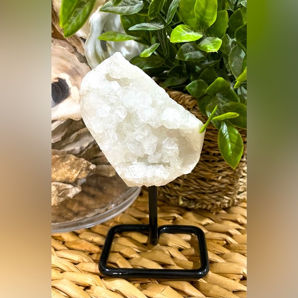 Quartz on a stand - Picture 3 of 15